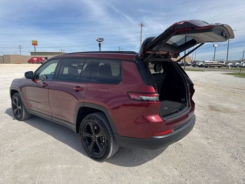 Used 2023 Jeep Grand Cherokee L Altitude image 4