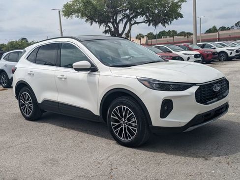 New 2025 Ford Escape SE w/ PHEV Premium Package image 2