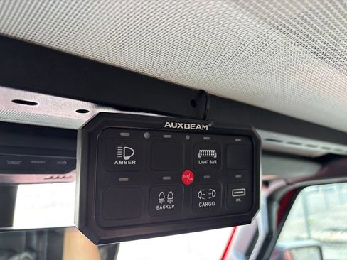 Used 2022 Jeep Gladiator Rubicon w/ Cold Weather Group AWD/4WD image 11