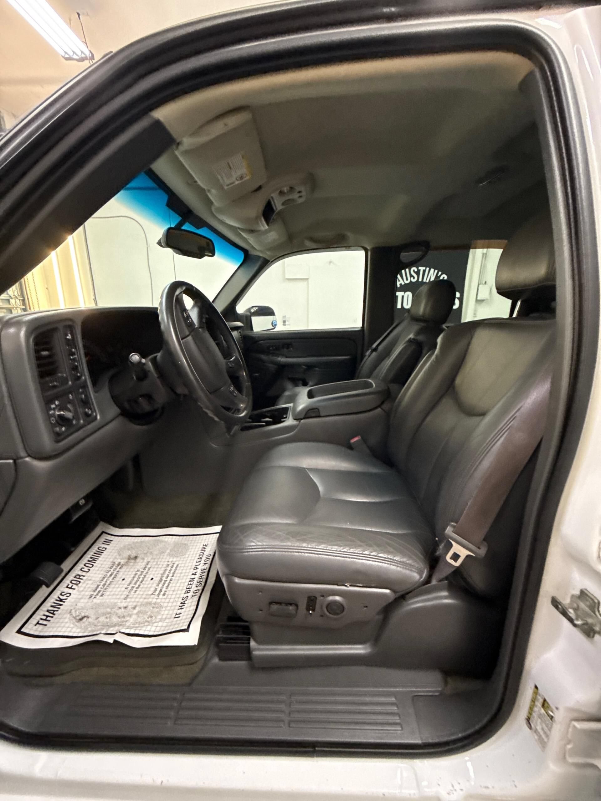 Used 2005 Chevrolet Silverado 3500 LT w/ Heavy-Duty Power Package AWD/4WD image 5