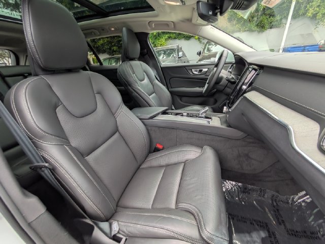 Certified 2025 Volvo V60 B5 Cross Country Ultra AWD/4WD image 30