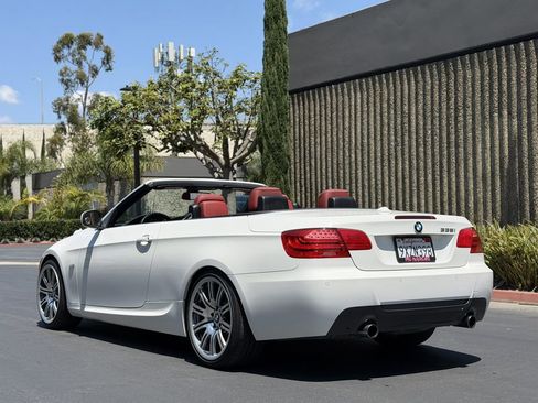 Used 2013 BMW 335i Convertible RWD image 2
