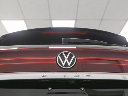 New 2026 Volkswagen Atlas Cross Sport SE AWD/4WD image 13