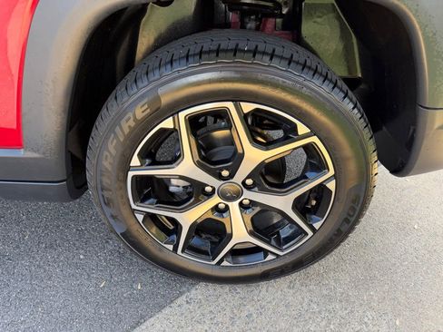 Used 2025 Jeep Compass Limited image 13