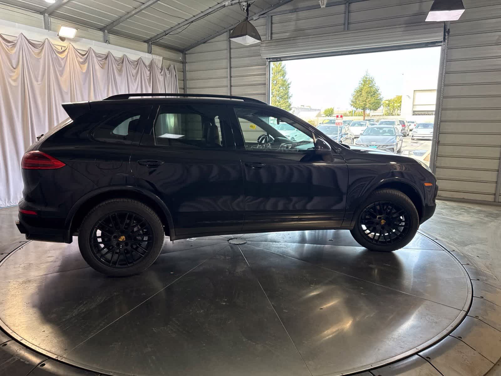 Used 2018 Porsche Cayenne AWD/4WD image 4