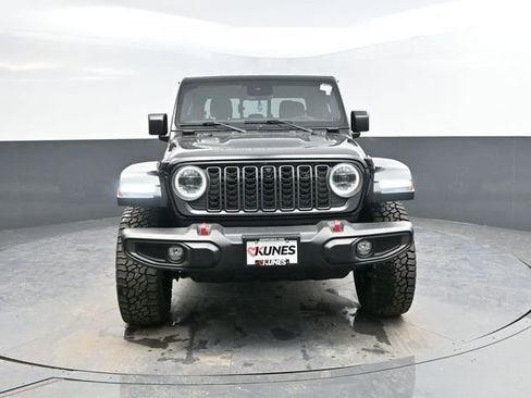 Used 2024 Jeep Gladiator Rubicon w/ Technology Group image 2