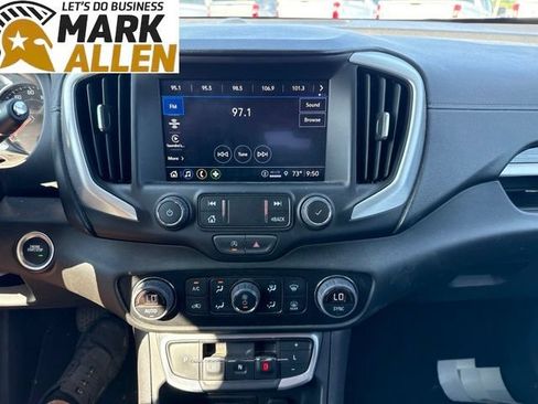 Used 2024 GMC Terrain SLT w/ Tech Package FWD image 9