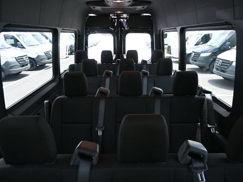 Used 2025 Mercedes-Benz Sprinter 2500 image 18