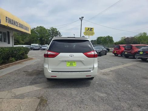 Used 2018 Toyota Sienna XLE w/ XLE Navigation Package image 6