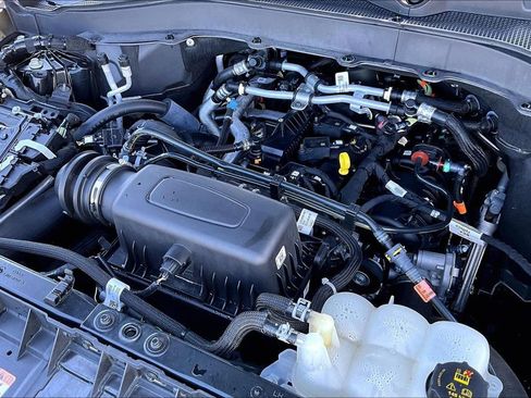 Used 2022 Ford Explorer XLT w/ Equipment Group 202A AWD/4WD image 33