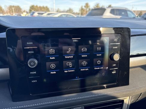 Certified 2025 Volkswagen Taos SE image 24