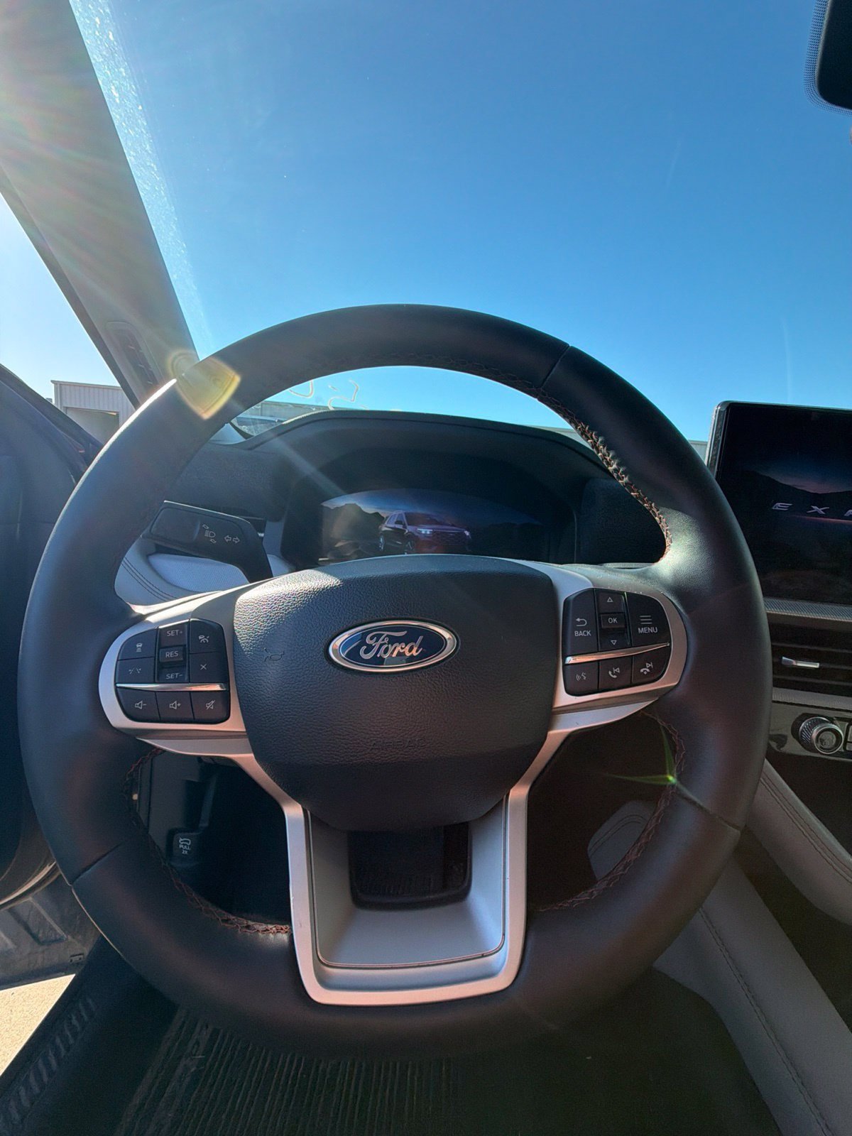 Used 2025 Ford Explorer Active w/ Active Comfort Package RWD image 11