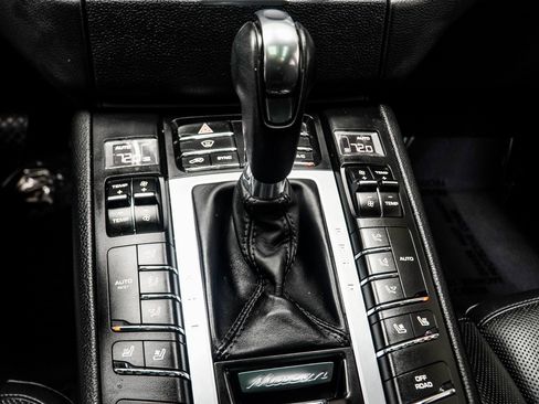Used 2018 Porsche Macan S image 19