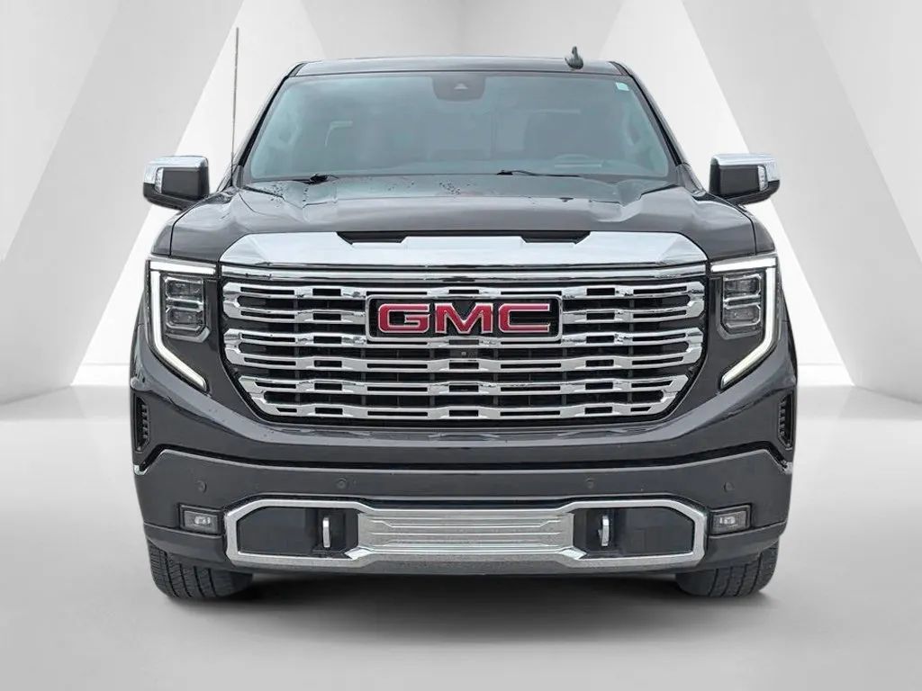 Used 2023 GMC Sierra 1500 Denali AWD/4WD image 3