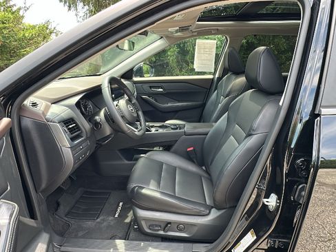 Certified 2023 Nissan Rogue SV w/ SV Premium B Package AWD/4WD image 11