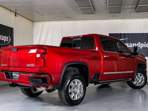 Used 2024 Chevrolet Silverado 2500 High Country w/ Technology Package AWD/4WD image 8