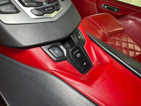 Used 2018 Lamborghini Aventador S image 40