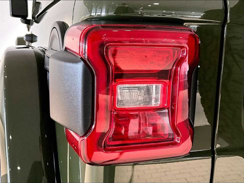 Used 2024 Jeep Wrangler Unlimited Rubicon 4xe image 34