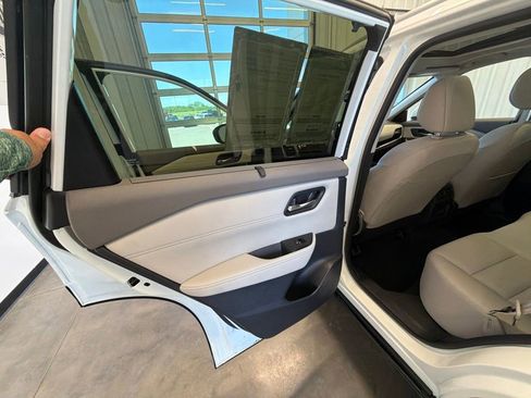 Used 2025 Nissan Rogue SL w/ Tech Package AWD/4WD image 24