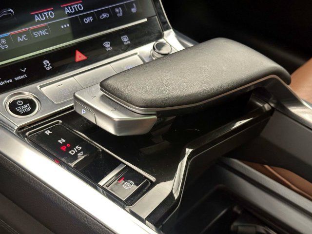 Certified 2024 Audi Q8 e-tron Premium Plus w/ Premium Plus Package AWD/4WD image 26