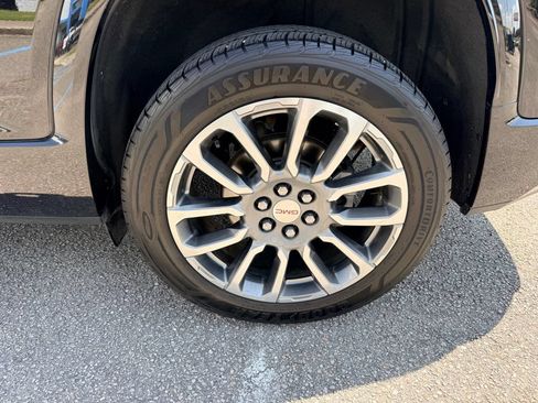 Used 2020 GMC Acadia Denali w/ Technology Package FWD image 37