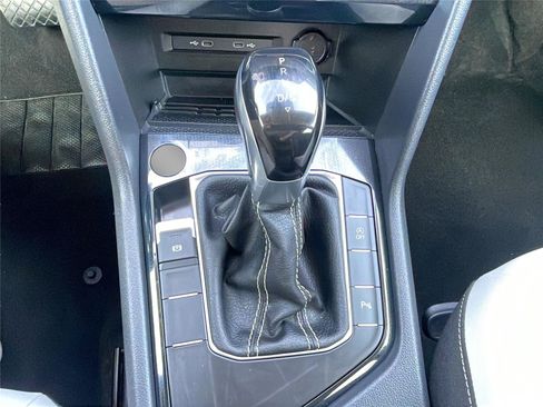 Used 2025 Volkswagen Taos SE image 28