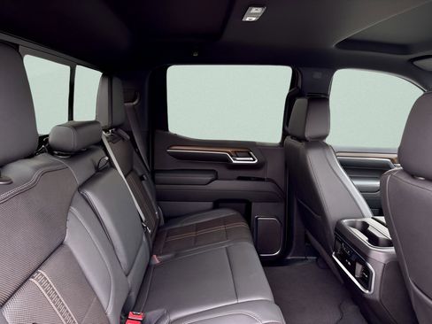 Used 2024 Chevrolet Silverado 1500 High Country w/ Technology Package image 28