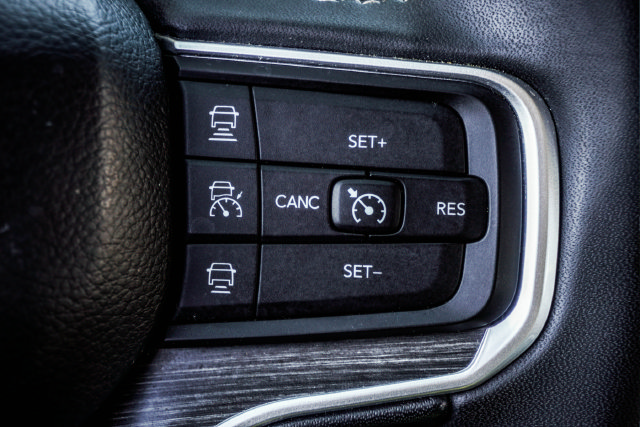 Used 2023 Jeep Wagoneer L Series II RWD image 20