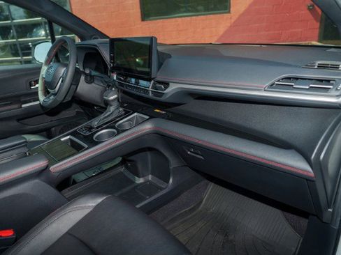 Used 2025 Toyota Sienna XSE w/ XSE Plus Package image 19