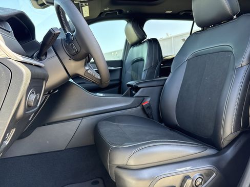 New 2026 Jeep Grand Cherokee L 2WD image 14