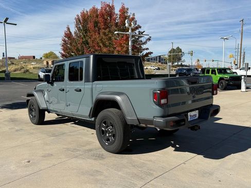 New 2025 Jeep Gladiator Sport image 10