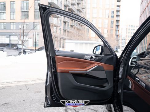 Used 2020 BMW X7 M50i image 50