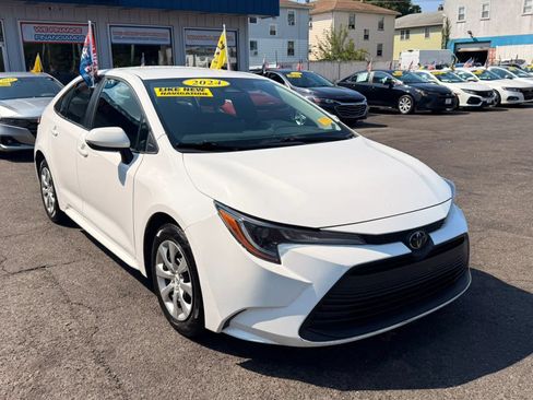 Used 2024 Toyota Corolla LE FWD image 2
