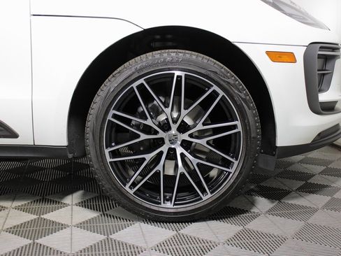 Used 2024 Porsche Macan w/ Premium Plus Package image 43