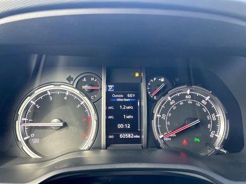 Used 2022 Toyota 4Runner Limited AWD/4WD image 25