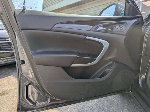 Used 2017 Buick Regal Sport Touring image 12