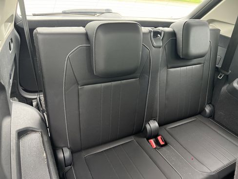 Used 2023 Volkswagen Tiguan SE w/ Panoramic Sunroof Package FWD image 30