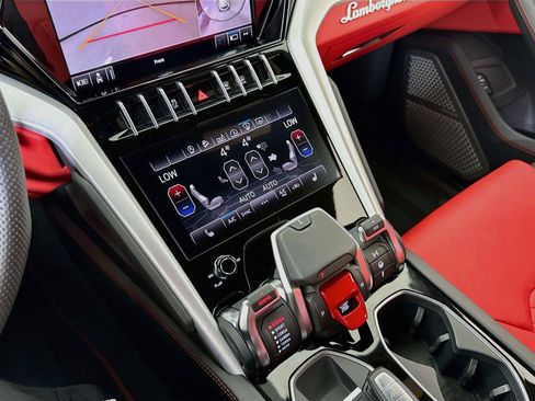 Used 2020 Lamborghini Urus AWD/4WD image 21