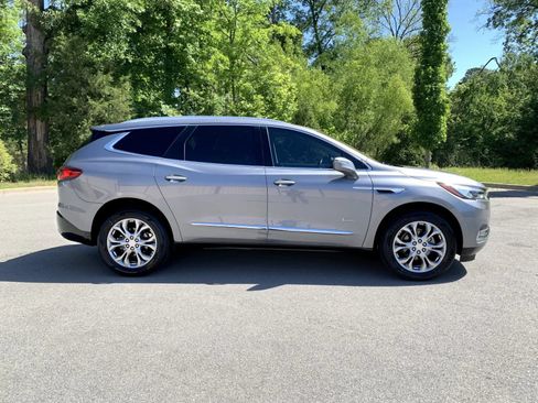 Used 2019 Buick Enclave Avenir w/ Avenir Technology Package FWD image 8
