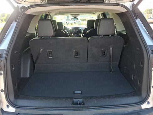 Used 2021 Chevrolet Traverse RS FWD image 25