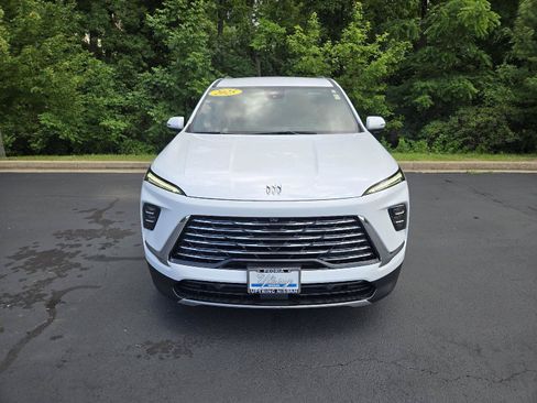 Used 2025 Buick Enclave Preferred FWD image 7
