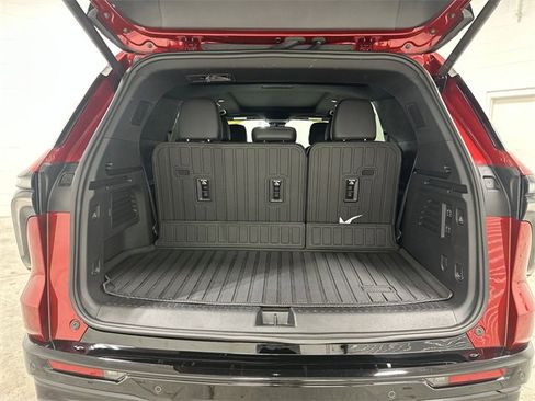 Used 2025 Chevrolet Traverse High Country image 24