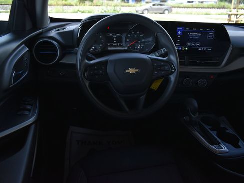 Used 2024 Chevrolet Trax LS w/ LS Convenience Package FWD image 17