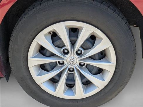 Used 2017 Toyota Camry LE image 9