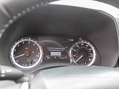 Used 2025 Toyota Highlander LE FWD image 31