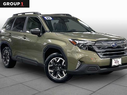 Used 2025 Subaru Forester Premium AWD/4WD image 3