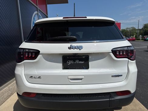 Used 2022 Jeep Compass Latitude image 9