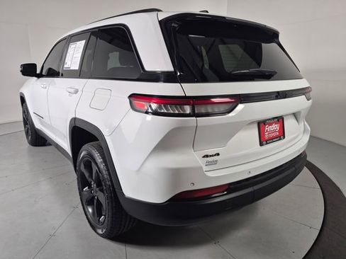 Used 2023 Jeep Grand Cherokee Altitude AWD/4WD image 3