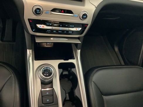 Used 2022 Ford Explorer XLT w/ Equipment Group 202A AWD/4WD image 22