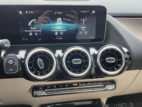 Used 2021 Mercedes-Benz GLA 250 4MATIC w/ Premium Package image 25